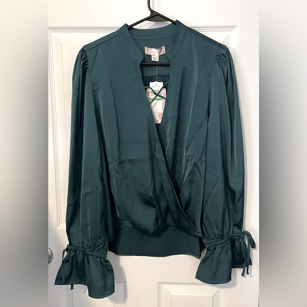 💐NWT BAND OF THE FREE Sara Pine Satin Long Sleeve Top Women’s Size L Gypsie Boho